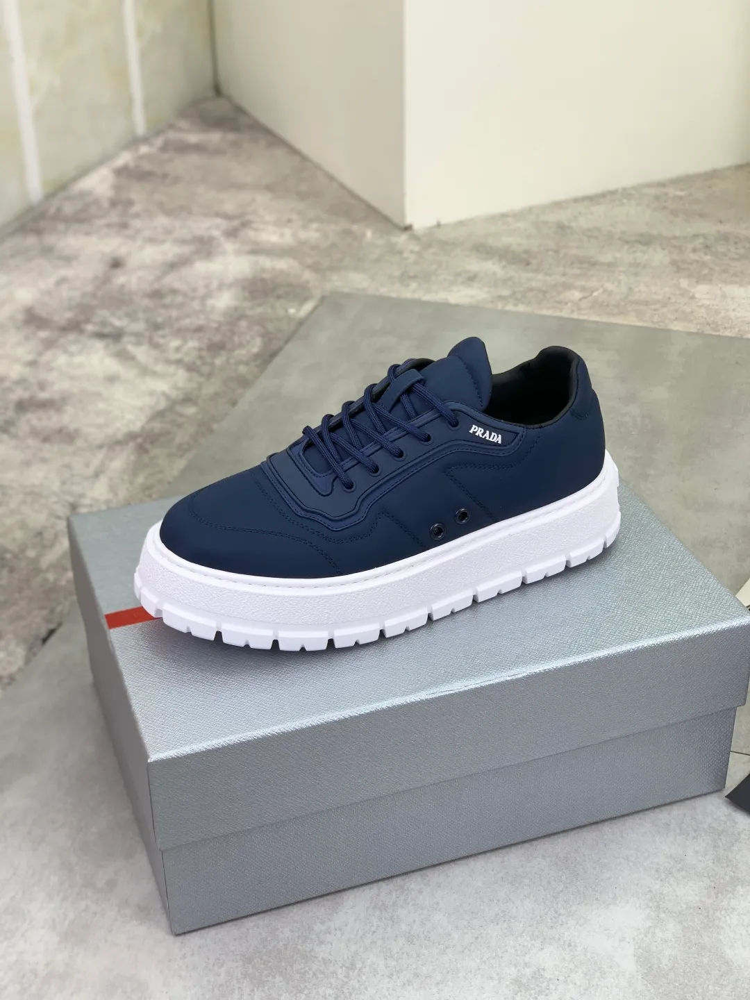 Men's men's shoes 💰P580💰 [New style] popular models are on the official website, 🆘 Trendy brand (Prada) mainly promotes popular models, avant-garde and versatile fashionable men's shoes private version mold opening, cowhide surface splicing 1:1.. Fashionable and simple, original imported cowhide lining cowhide feet; the atmosphere and personality are more fashionable, eye-catching and pursuing class. It will subvert the old idea and be a must-have for fashionistas with you! Must keep it for yourself! Tall and comfortable, large and low, high-end quality workmanship. Number of yards: 38-45 4️⃣optional.